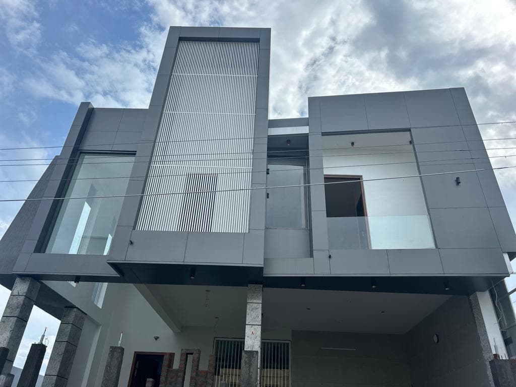4600 sqft Residence in Rayanur